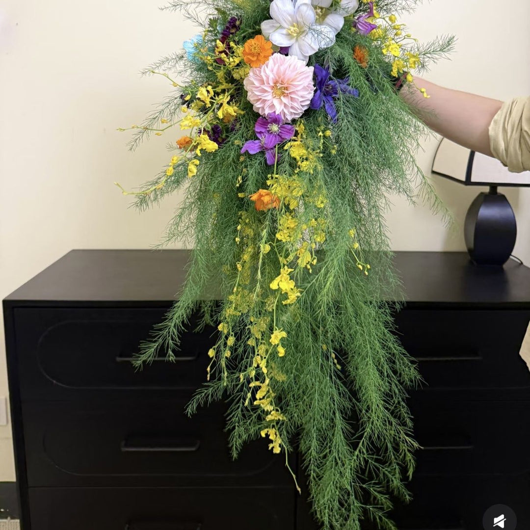 Dekorative hängende Blumenstrauß