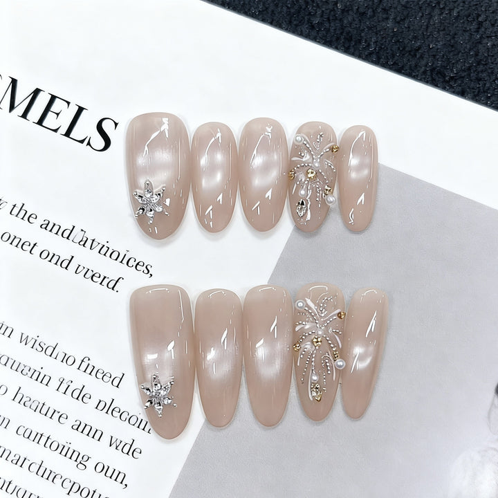 Elegante Press-On Nagelkunst mit Strass Karnz