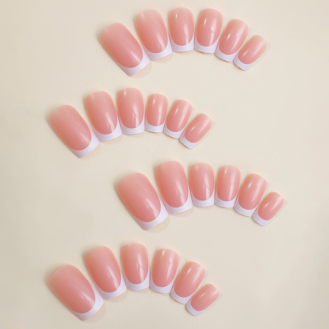 Kunstnagelset mit elegantem French-Design Karnz