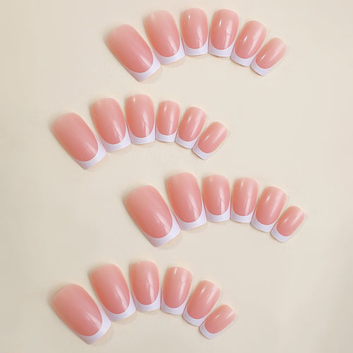 Kunstnagelset mit elegantem French-Design Karnz