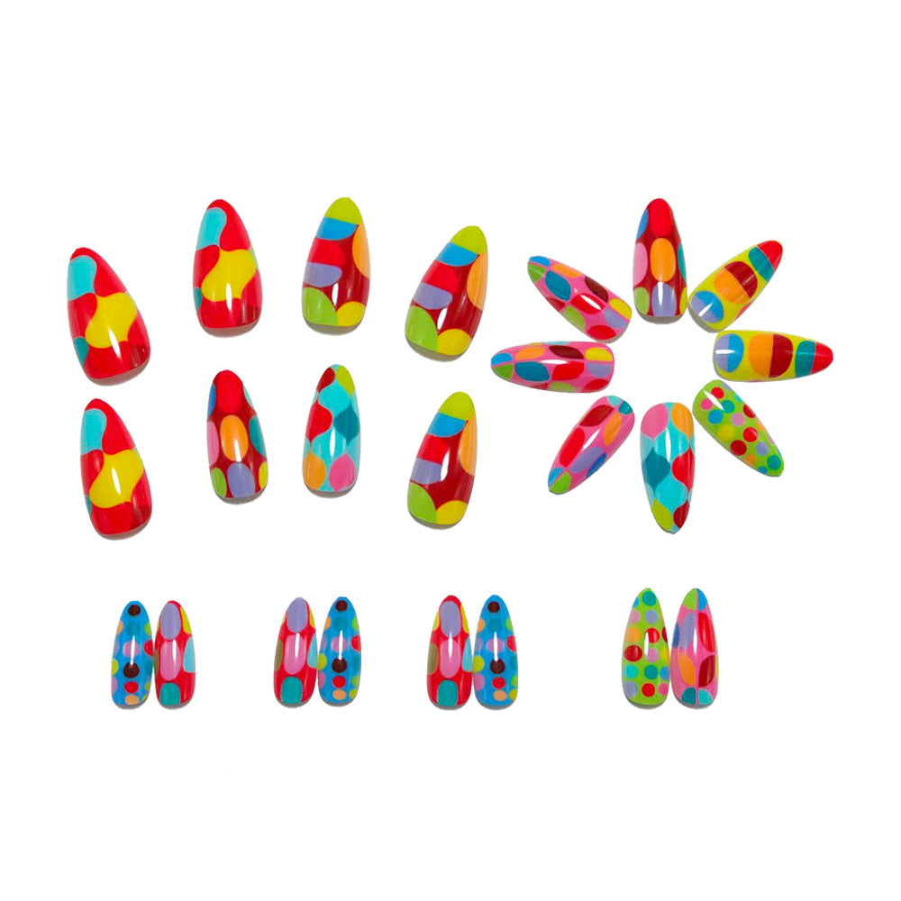 Kreatives Nageldesign Karnz