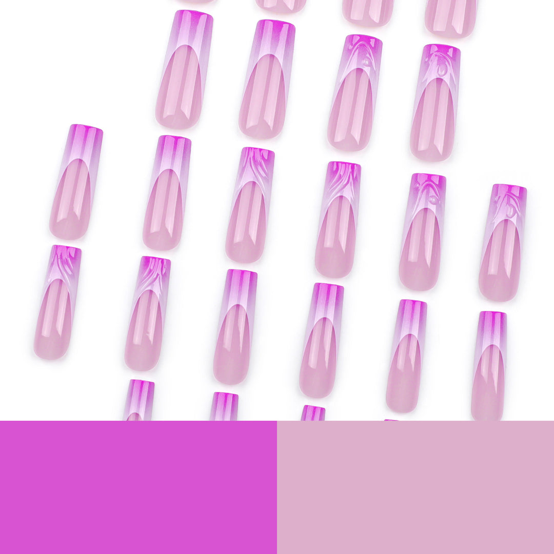 Elegante und kunstvolle Nagelverlängerungen mit floralem Ombre-Design Karnz