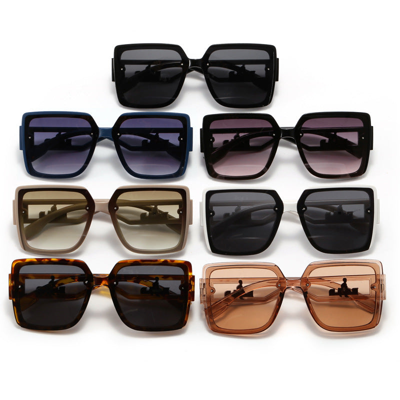 Damen quadratische Designer-Sonnenbrille mit eleganten Verzierungen Karnz