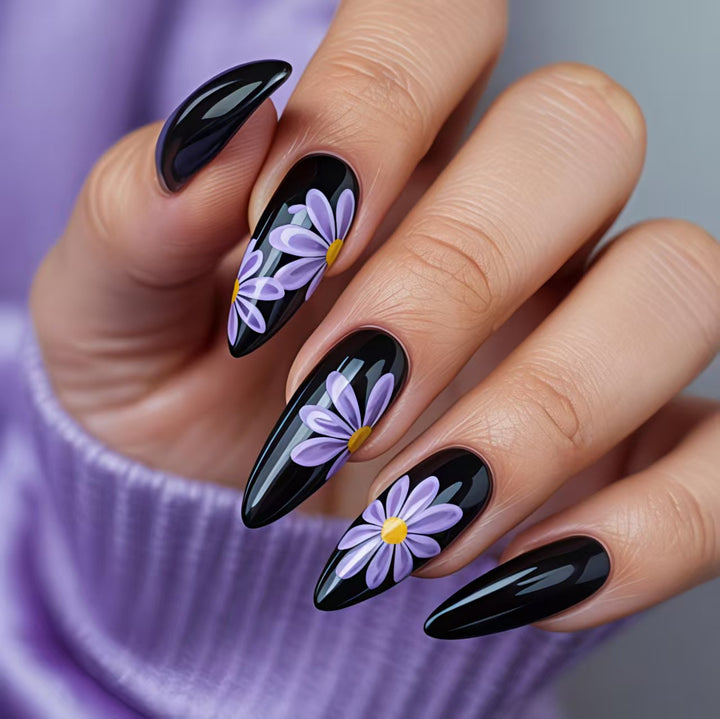 Kunstnägel mit Floralen Motiven und Elegantem Design Karnz