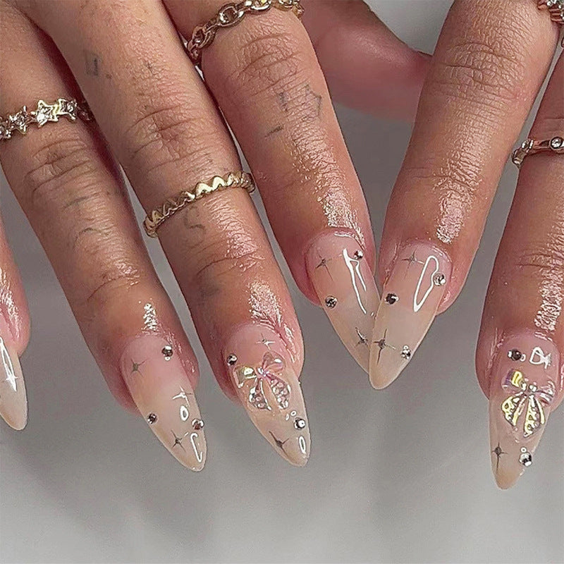 Künstlerisches Stiletto Press-On Nagelset mit dekorativen Edelsteindetails Karnz
