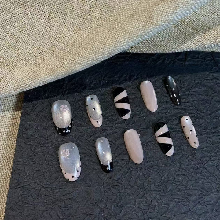 Künstlerisches Press-On Nagelset Karnz
