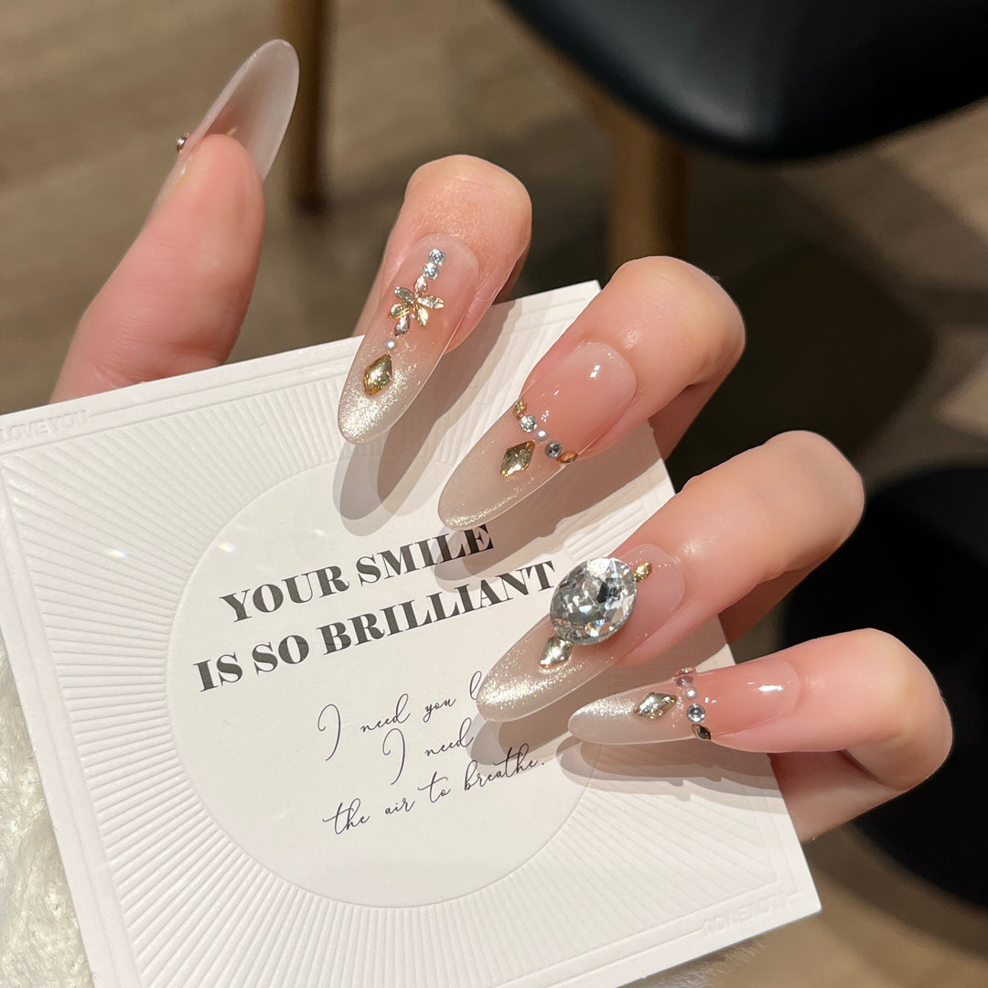 Elegante mit Strass verzierte Press-On-Nagelverlängerungen Karnz