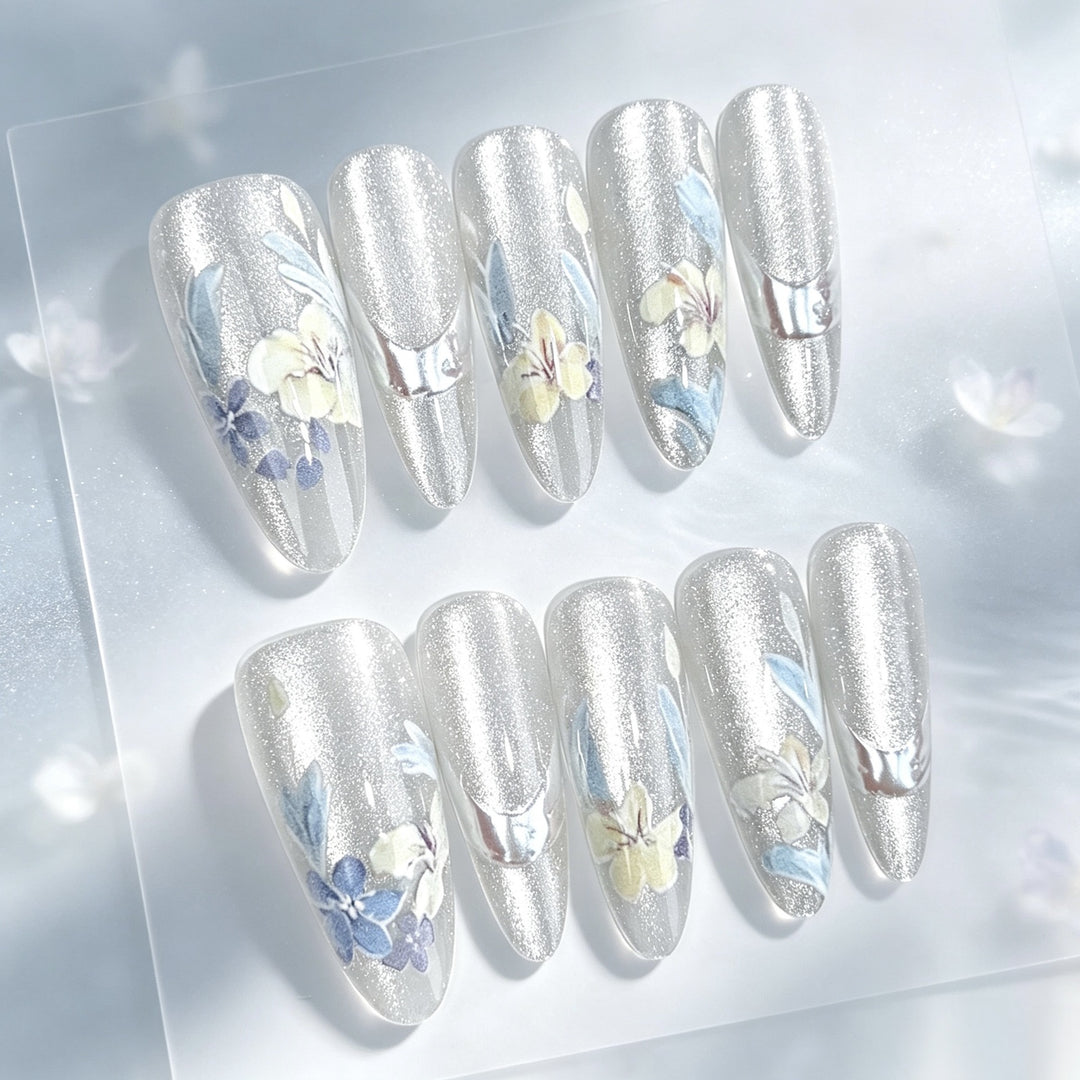 Glänzende elegante florale Press-On Nagelkollektion