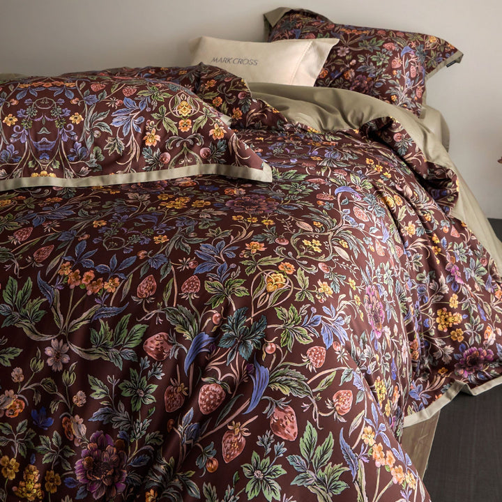 Luxuriöses Satin-Bettwäsche-Set mit floralem und Beerenmotiv