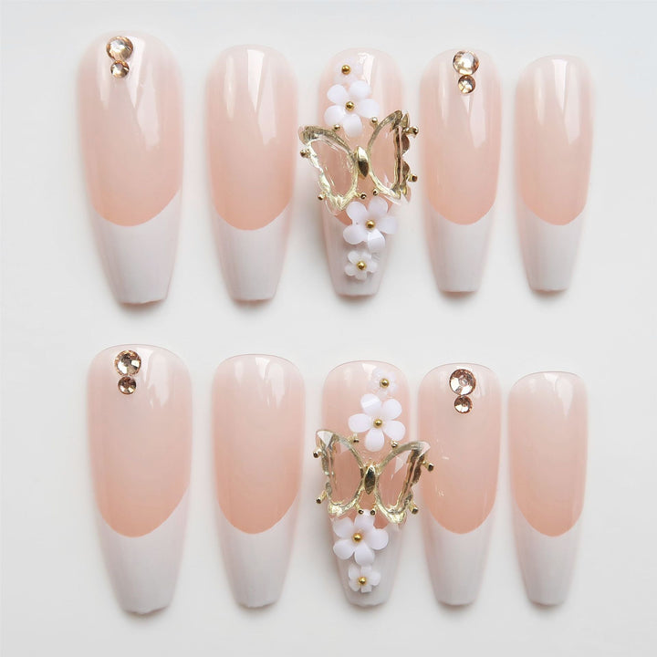 Luxus Press-On Nagelkunst mit floralen Akzenten Karnz