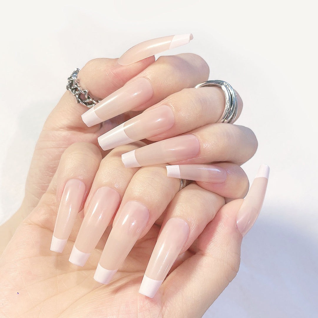 Kunstnagelset mit elegantem French-Design und Hochglanz-Finish Karnz