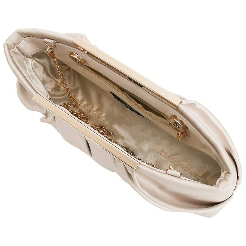 Elegante Clutch mit Raffinierten Faltendetails Karnz