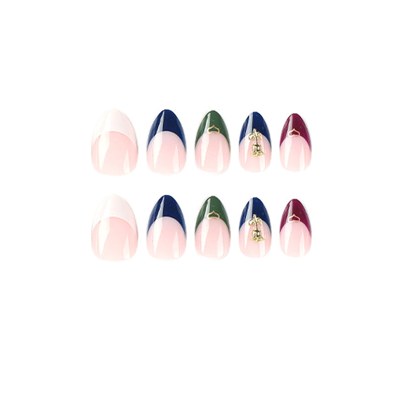 Kunstvolle Nagelspitzen mit Glamourösen Akzenten Karnz