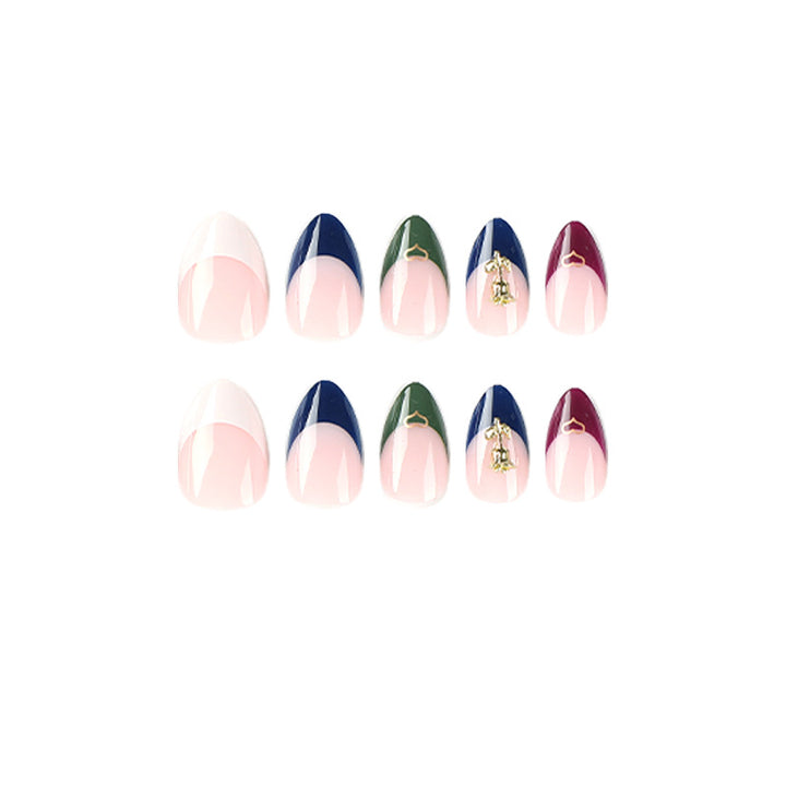 Kunstvolle Nagelspitzen mit Glamourösen Akzenten Karnz