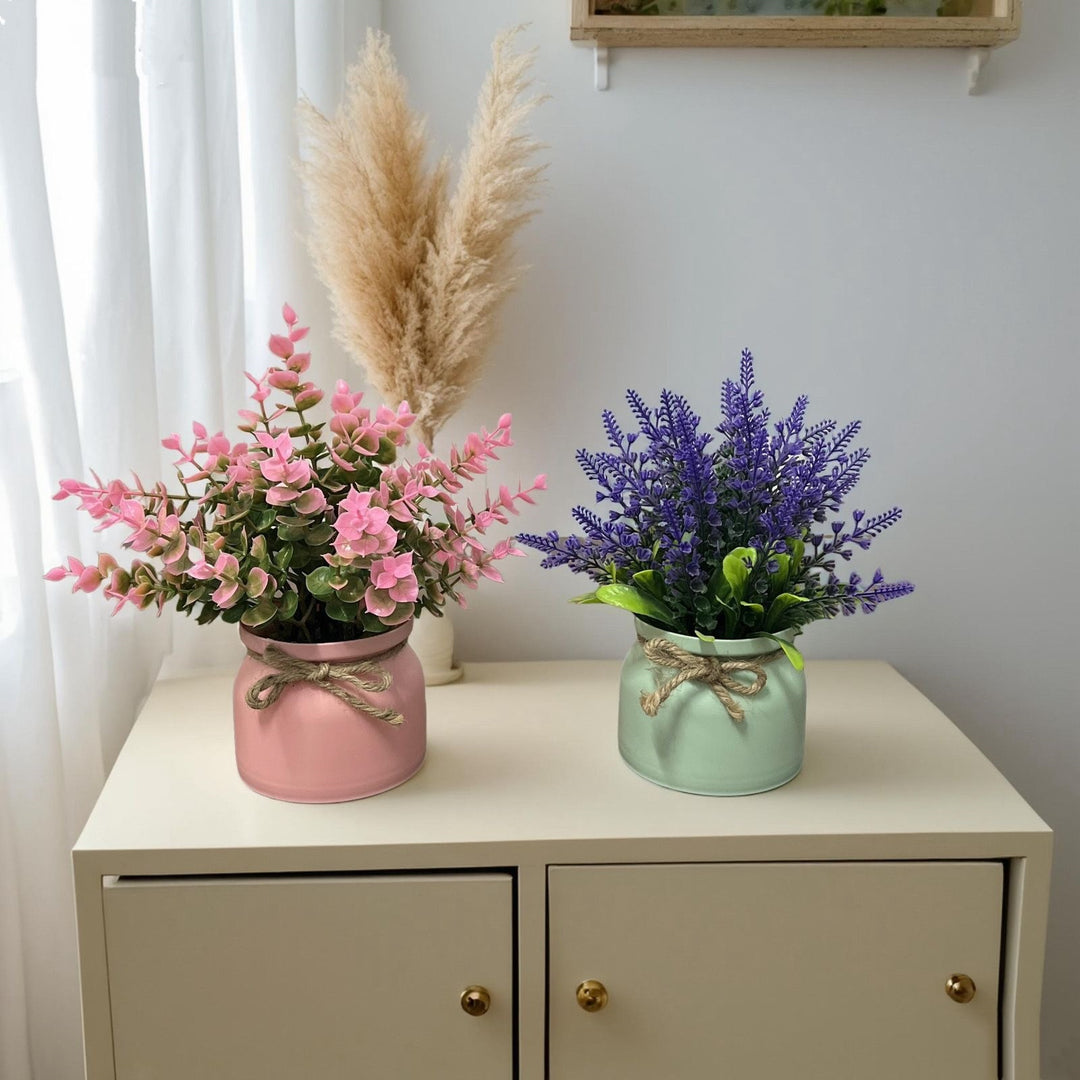 Künstlerisches Kunstblumenarrangement
