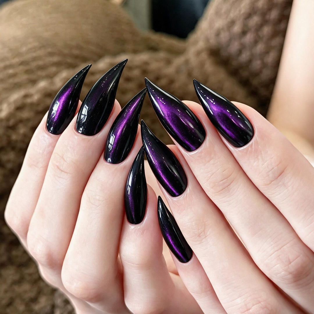 Künstlerisches Stiletto Press-On Nagelset mit glänzendem Finish Karnz