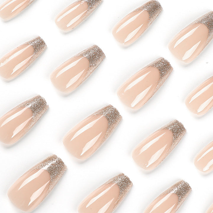 Künstliche Nagelkunst mit Glitzer und transparentem Design Karnz