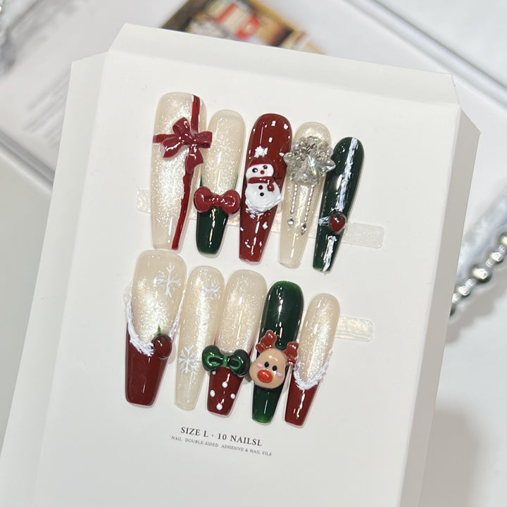 Festliches Nagelkunst-Set zum Aufkleben mit charmanten Feiertagsdesigns Karnz