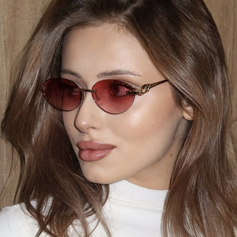 Damen runde Sonnenbrille mit elegantem, halbtransparentem Rahmen und modischen Details Karnz