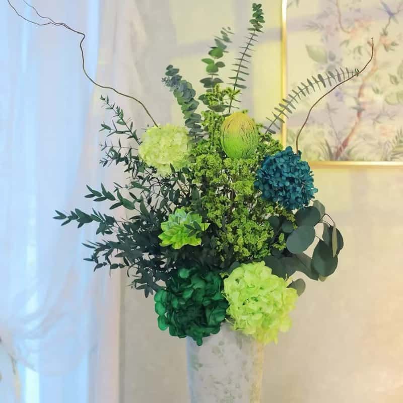 Lebensechte botanische Blumenanzeige
