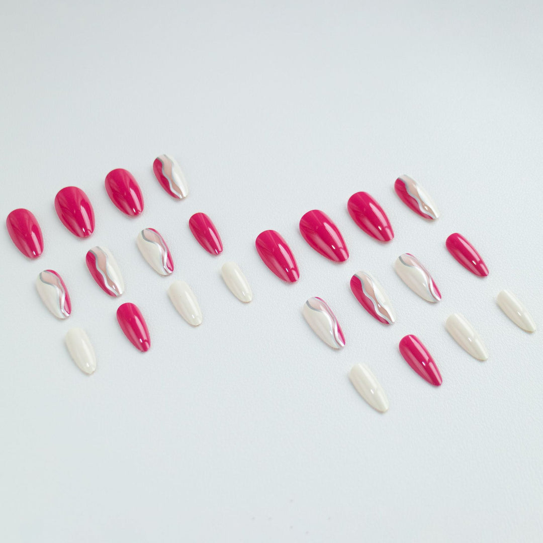 Künstlerisches Wellenmuster Nagelkunst