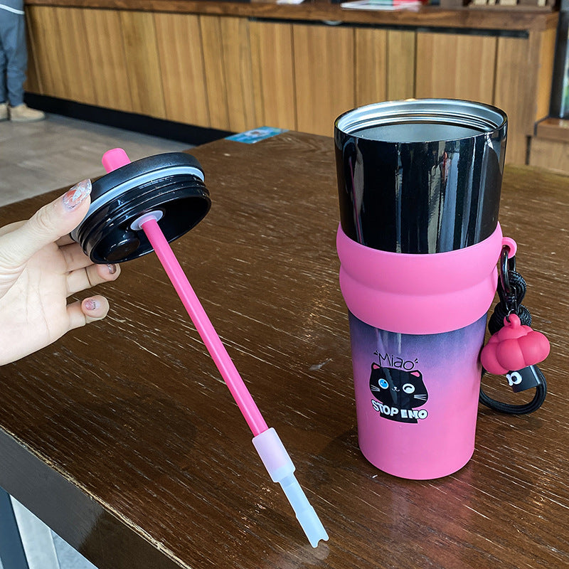 Damen verspielter Kaffeebecher mit Silikonhülle und integriertem Anhänger Karnz