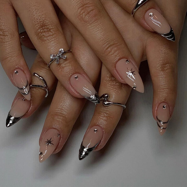 Dekoratives Stiletto Press-On Nagelkunst Set Karnz