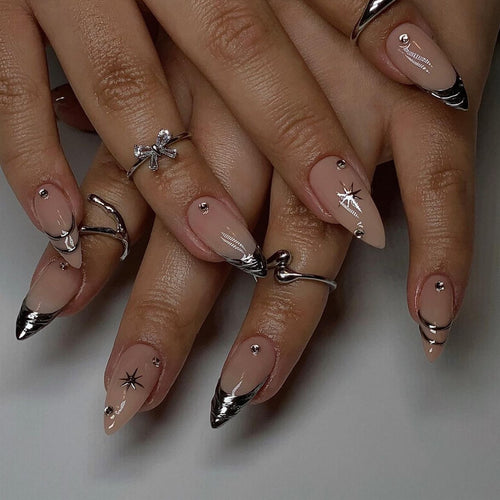 Dekoratives Stiletto Press-On Nagelkunst Set Karnz