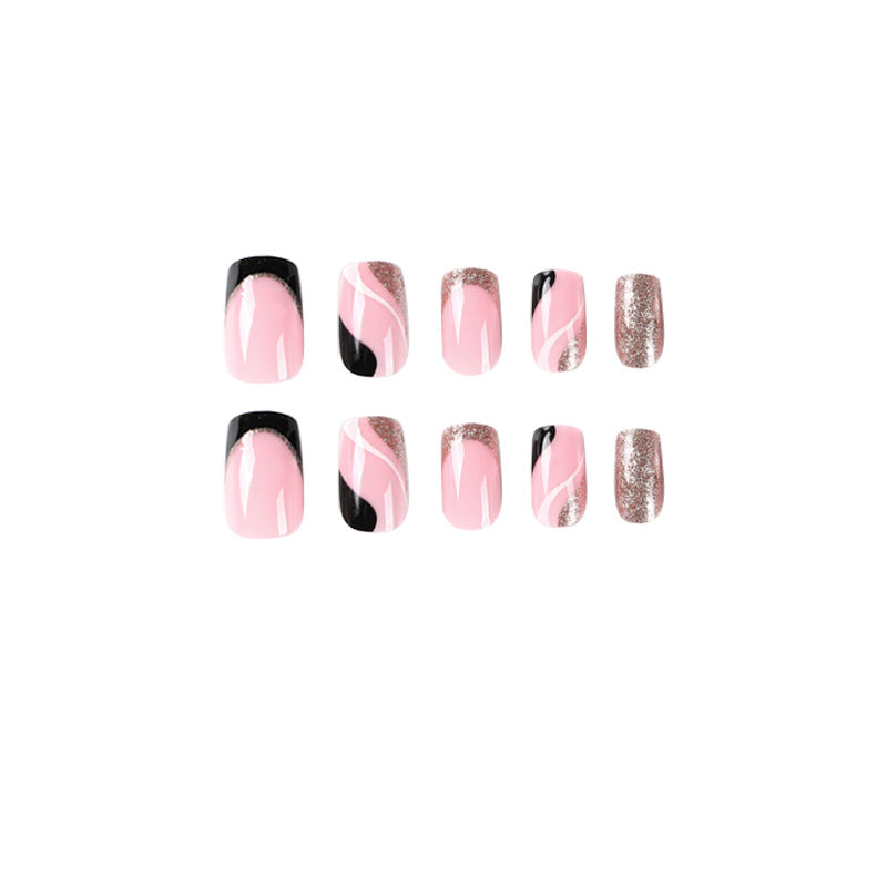 Trendige Nagelkunst mit Glitzer- und Wellenakzenten Karnz