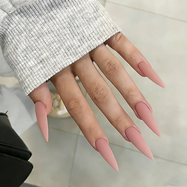 Matte Stiletto-Nagelverlängerungen Karnz