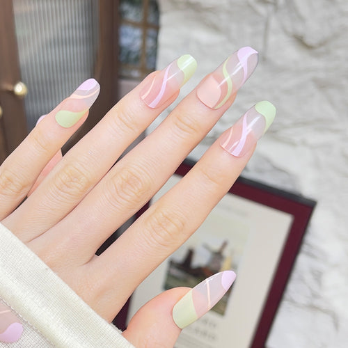 Künstlerisches Press-On-Nagelset mit gewelltem Design Karnz