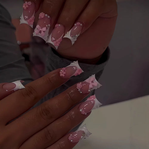 Dekorative florale Nagelkunstverlängerungen Karnz