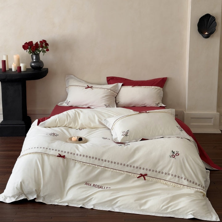 Umkehrbare bestickte Baumwoll-Bettwäsche mit handgenähten floralen Motiven, Schleifen und Kissenbezügen