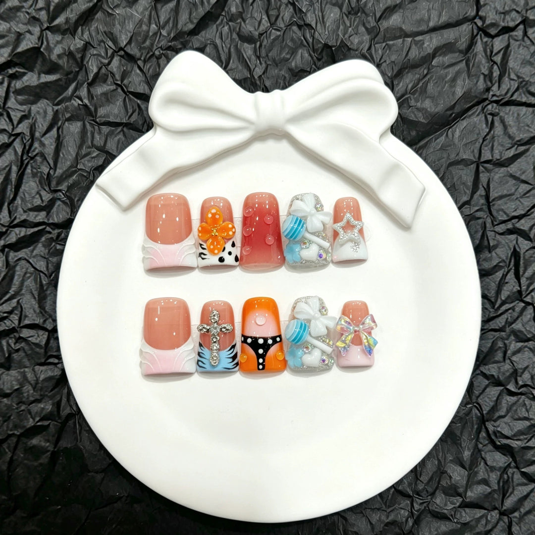Press-On Nagelkunst-Set mit reizvollen dekorativen Akzenten und einzigartigen Designs