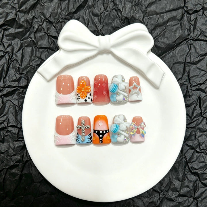 Press-On Nagelkunst-Set mit reizvollen dekorativen Akzenten und einzigartigen Designs