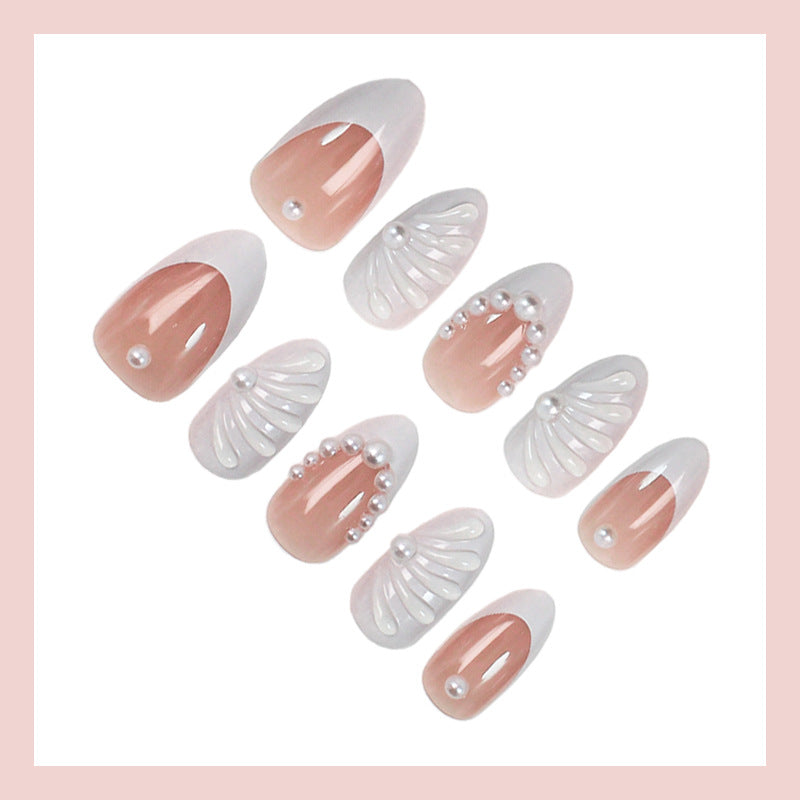 Kunstnagelset mit eleganten Spitzen und 3D-Details Karnz