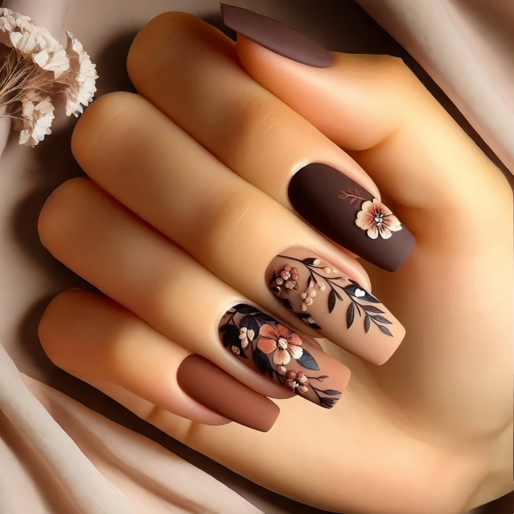 Kunstnagel Set mit elegantem floralen Motiven Karnz