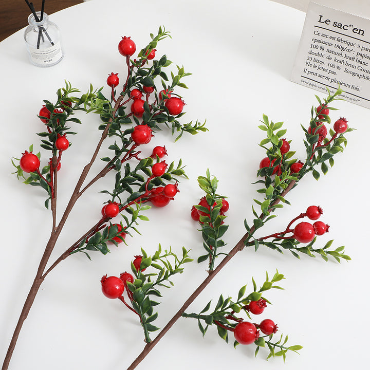 Künstlicher Zweig mit leuchtenden roten Beeren Karnz