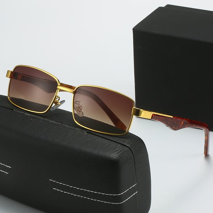 Damen Korrektionsbrille mit elegantem goldfarbenem Rahmen und stylischem Design Karnz