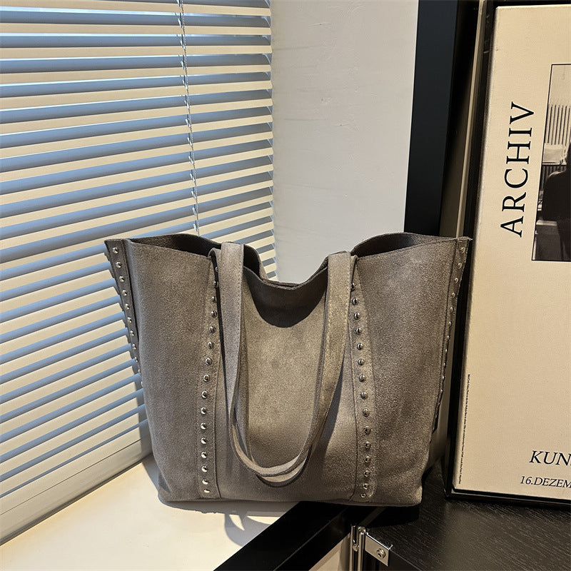 Chic Nieten Wildleder Tote Bag Karnz