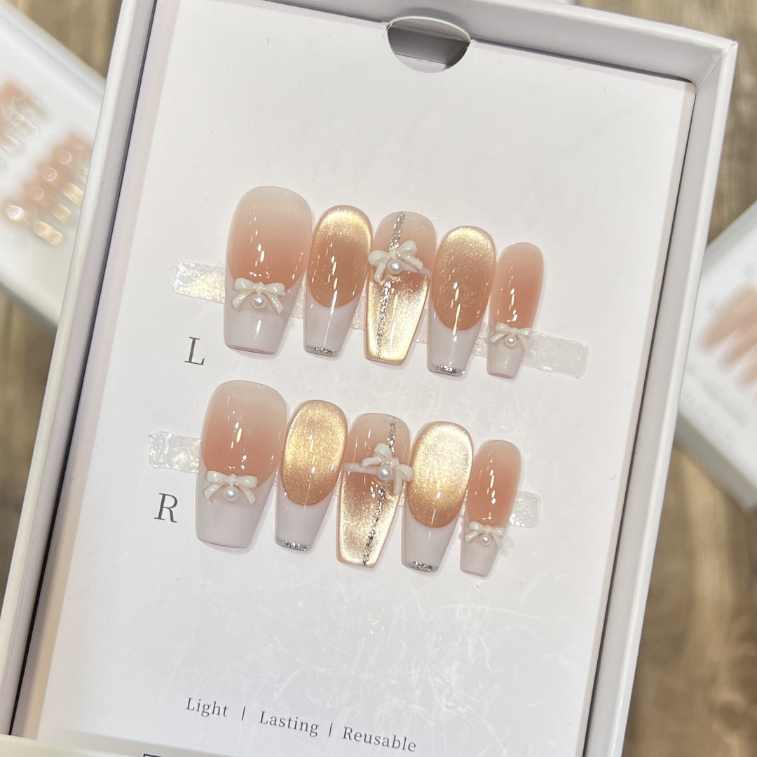 Elegantes wiederverwendbares Press-On-Nagelkunst-Set mit Perlen- und Glitzerakzenten Karnz