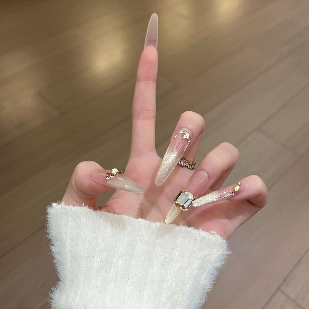 Glamouröses Nagelkunstdesign Karnz