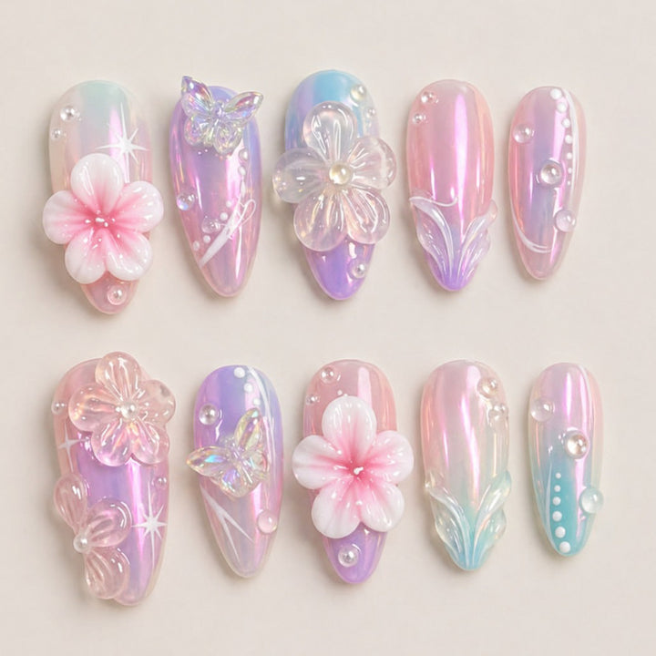Künstlerisches Press-On-Nagelset mit floralen Akzenten Karnz