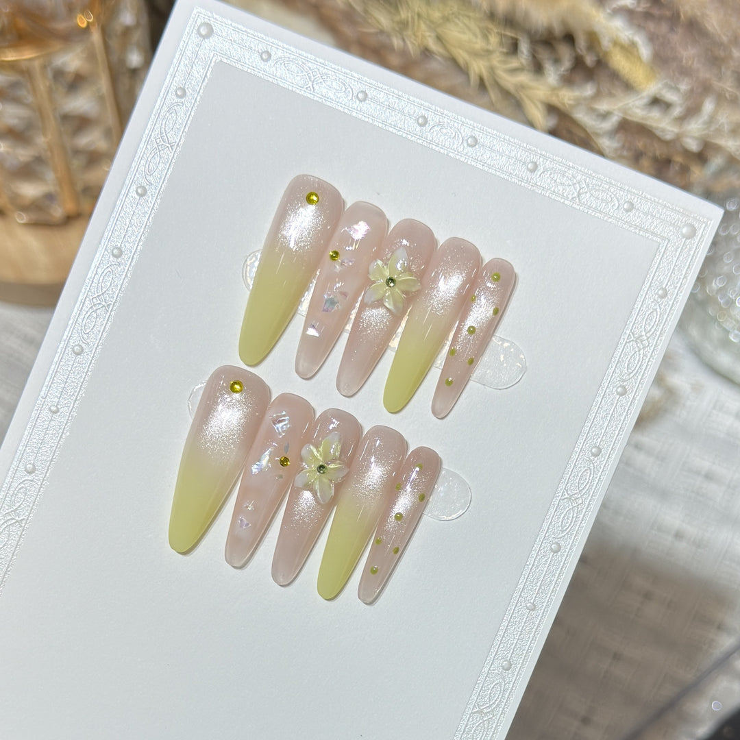 Floral Design Press-On Nails Set
