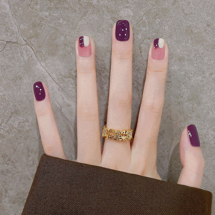 Dekoratives Press-On Nageldesign-Set mit einzigartigen Mustern
