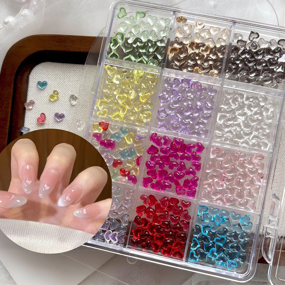 Dekorative herzförmige Nagelkunst-Juwelen