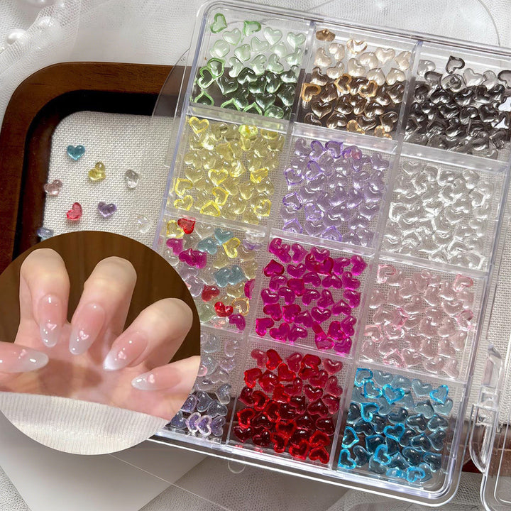 Dekorative herzförmige Nagelkunst-Juwelen