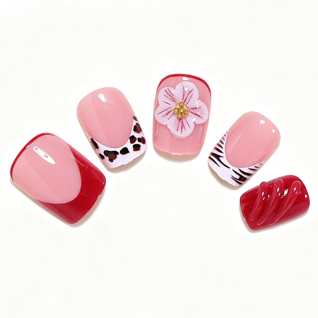 Dekoratives florales Press-On-Nagelkunst-Set Karnz