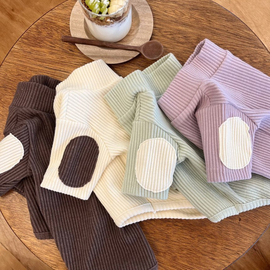 Rippierter Mock-Neck Haustierpullover mit Kontrastpatch & Sherpa-Bündchen