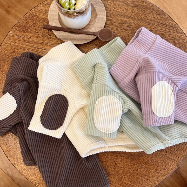 Rippierter Mock-Neck Haustierpullover mit Kontrastpatch & Sherpa-Bündchen